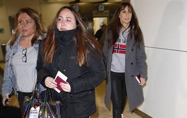 Rocío Flores en el aeropuerto antes de poner rumbo a Honduras