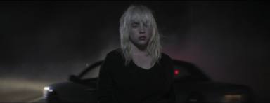 Billie Eilish lanza "NDA" acompañado de un videoclip nocturno dirigido por ella misma