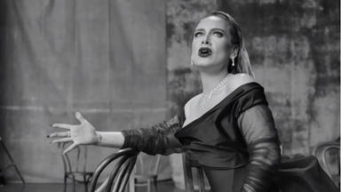 Adele da portazo al pasado y se reafirma en su excelente retorno musical: así es el videoclip de 'Oh My God'