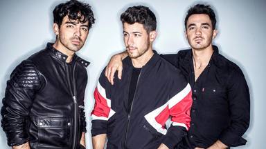 Escucha el nuevo temazo de Jonas Brothers "What A Man Gotta Do"