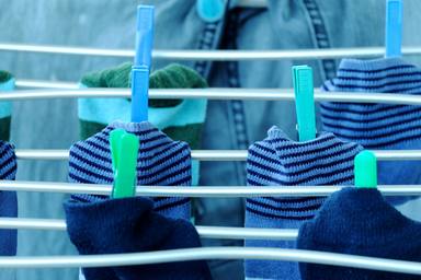 El grave error que cometes al lavar tus calcetines y que puede afectar a tu ropa