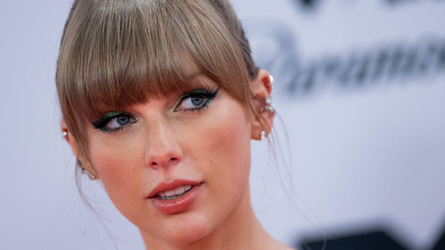 Taylor Swift España on X: 📀 El vinilo de Evermore ha hecho historia en su  primer fin de semana a la venta, sumando 80.000 copias vendidas en EEUU. —  Es una cifra