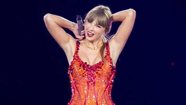 El curioso outfit de una swiftie para el concierto en París: Taylor Swift llega a Francia con 'The Eras Tour'
