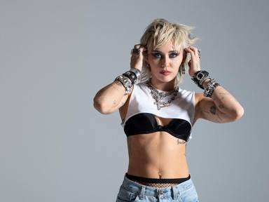 Miley Cyrus estrena por todo lo alto "Plastic Hearts", un gran álbum con 12 canciones y 3 colaboraciones
