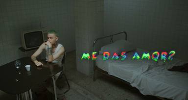 Hugo Cobo está loco de amor en el videoclip de su nuevo temazo "Me Das Amor?"