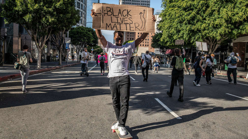 Decenas de artistas se unen al movimiento 'Black Lives Matter'