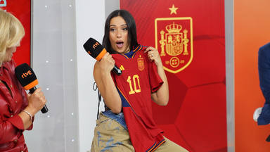 Chanel, con ‘Toke’, manda todo su apoyo a la Selección Española en medio del Mundial de Catar