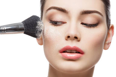 Descubre los trucos para mantener tu maquillaje intacto este verano