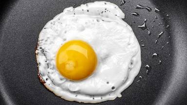 ¿Cómo evitar este error tan típico a la hora de hacer un huevo frito?