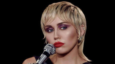 Miley Cyrus regresa totalmente renovada y por todo lo alto con ‘Midnight Sky’