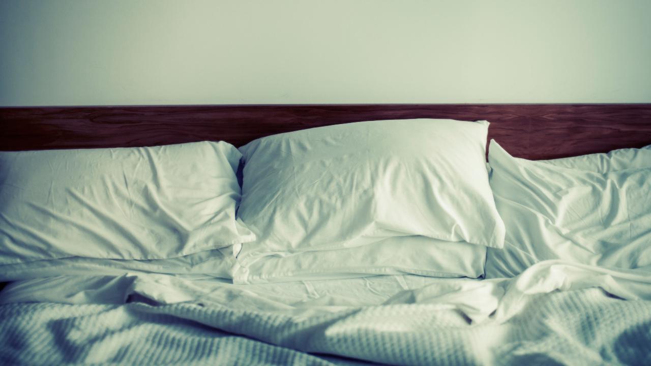 El momento perfecto en el que debes hacer la cama para que los ácaros no acampen en tus sábanas