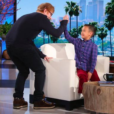 Ed Sheeran le da una sorpresa a un pequeño fan en el programa de Ellen DeGeneres