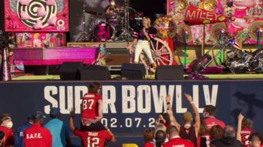 Así fueron los conciertos previos a la Super Bowl: ¿Miley Cyrus mejor que The Weeknd?