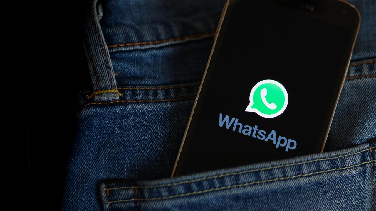 La manera en la que debes evitar compartir las fotos por WhatsApp si no quieres dar información de más