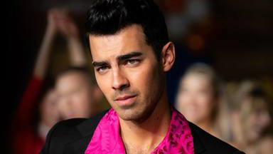 Joe Jonas se tiñe el pelo y dan un drástico cambio de look