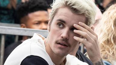 El incómodo enfrentamiento de Justin Bieber con los fans que esperaban en la puerta de su casa