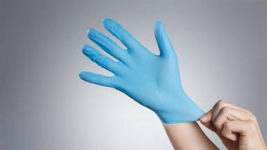 Las claves imprescindibles que debes seguir para no contagiarte con tus propios guantes