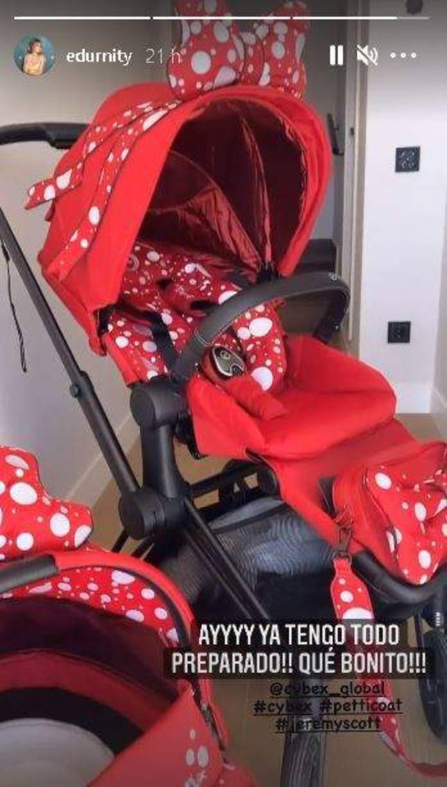 Así es el exclusivo carrito de Minnie Mouse en el que Edurne paseará a su  bebé - Música - CADENA 100