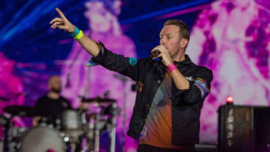 Coldplay prepara su actuación en Glastonbury y levanta sospechas sobre un evento íntimo previo